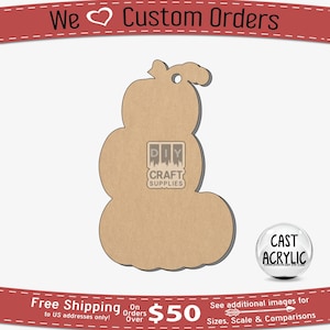 Może przedstawiać: Trójwymiarowa, brązowa wycinanka z drewna w kształcie dyni z otworem na górze do zawieszenia. Wycinanka jest wykonana z nieobrobionego drewna i ma logo DIY Craft Supplies z przodu. Wycinanka ma około 12,5 cm wysokości.