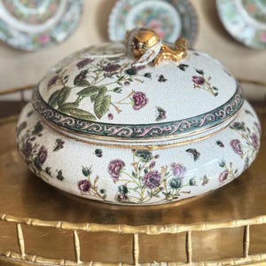 Chinoiserie Wong Lee Style Lidded Large Pot