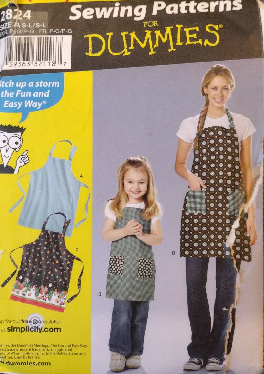 Simplicity Sewing Patterns for Dummies 2824 Mom & Daughter Aprons Uncut