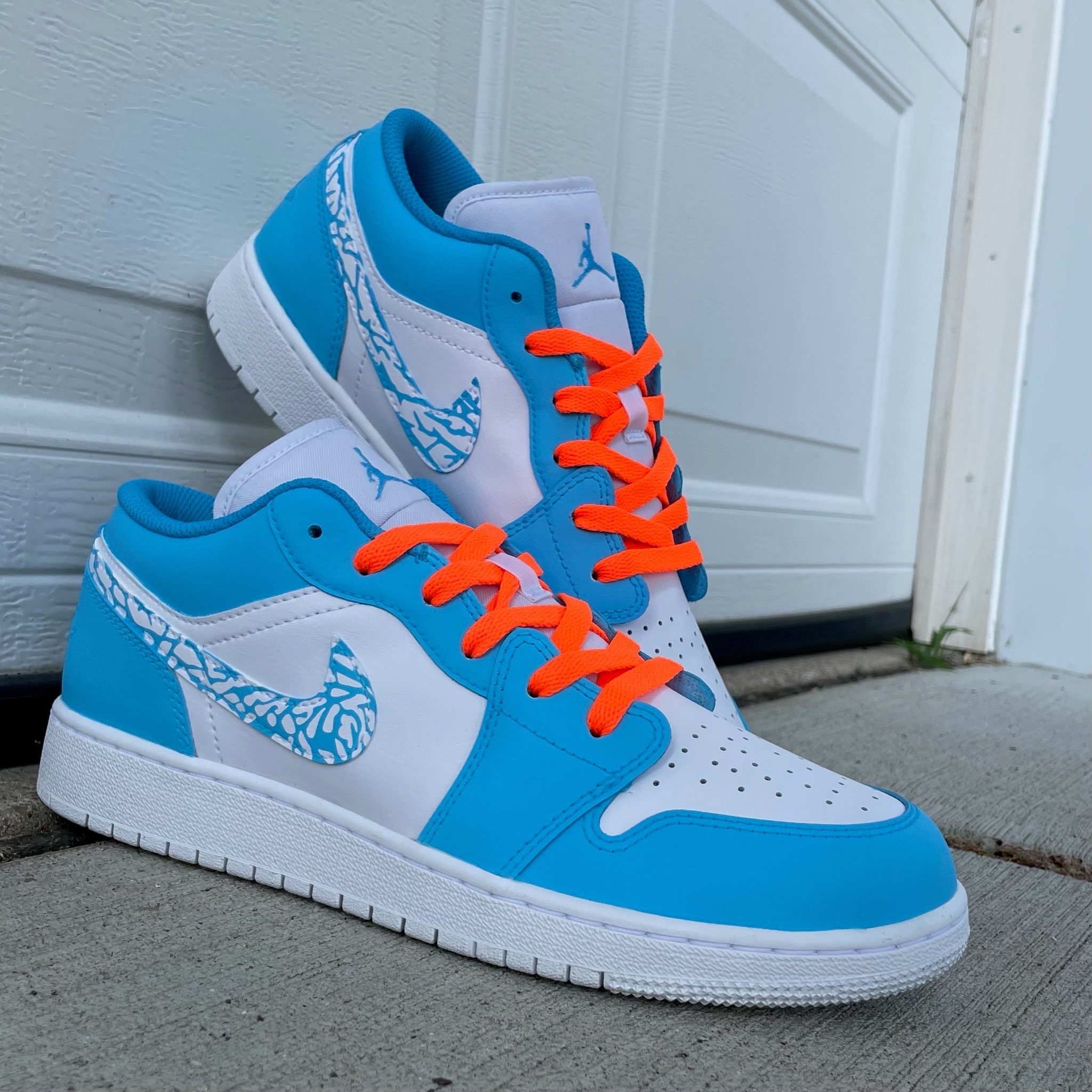 Off-White Jordan 1 Low UNC Custom – KICKSBYN8