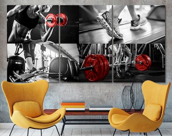 Puede incluir: Una impresión en lienzo de tres paneles con imágenes en blanco y negro de personas haciendo ejercicio en un gimnasio. Las imágenes incluyen a una mujer levantando pesas, un hombre levantando pesas y una persona corriendo en una cinta de correr. Las pesas son rojas.