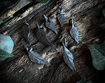 Colgante de hoja de hierro forjado a mano (mini)