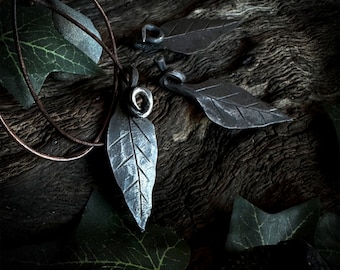 Colgante de hoja de hierro forjado a mano