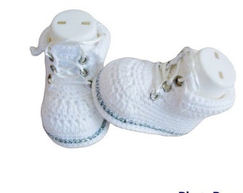 Witte doopschoenen, baby meisje laarzen, gehaakte baby schoenen, fancy dress schoenen, zwangerschap aankondiging voor een meisje
