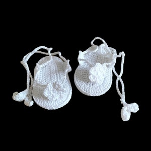 Tongs pour bébés blanches, sandales pour nouveau-nés au crochet, tongs à fleurs blanches, tenue dété Sandlies image 1