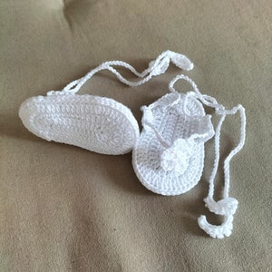 Tongs pour bébés blanches, sandales pour nouveau-nés au crochet, tongs à fleurs blanches, tenue dété Sandlies image 8