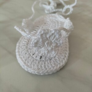 Tongs pour bébés blanches, sandales pour nouveau-nés au crochet, tongs à fleurs blanches, tenue dété Sandlies image 6