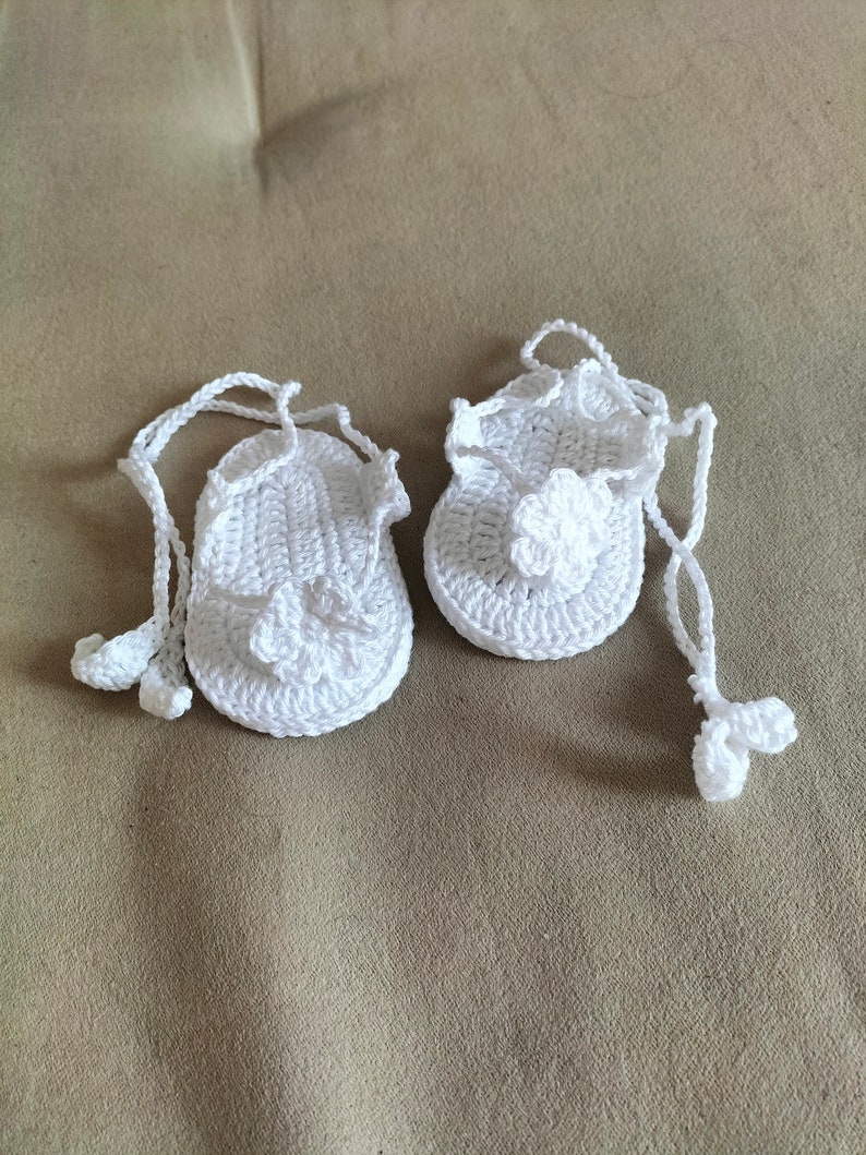 Tongs pour bébés blanches, sandales pour nouveau-nés au crochet, tongs à fleurs blanches, tenue dété Sandlies image 9