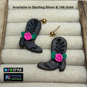 Cowboystiefel Ohrringe mit Rosen, braun blumige Clay Blumen Western Ohrhänger mit rosa Blumen handgemachte Polymer Schmuck von RFE STYLE