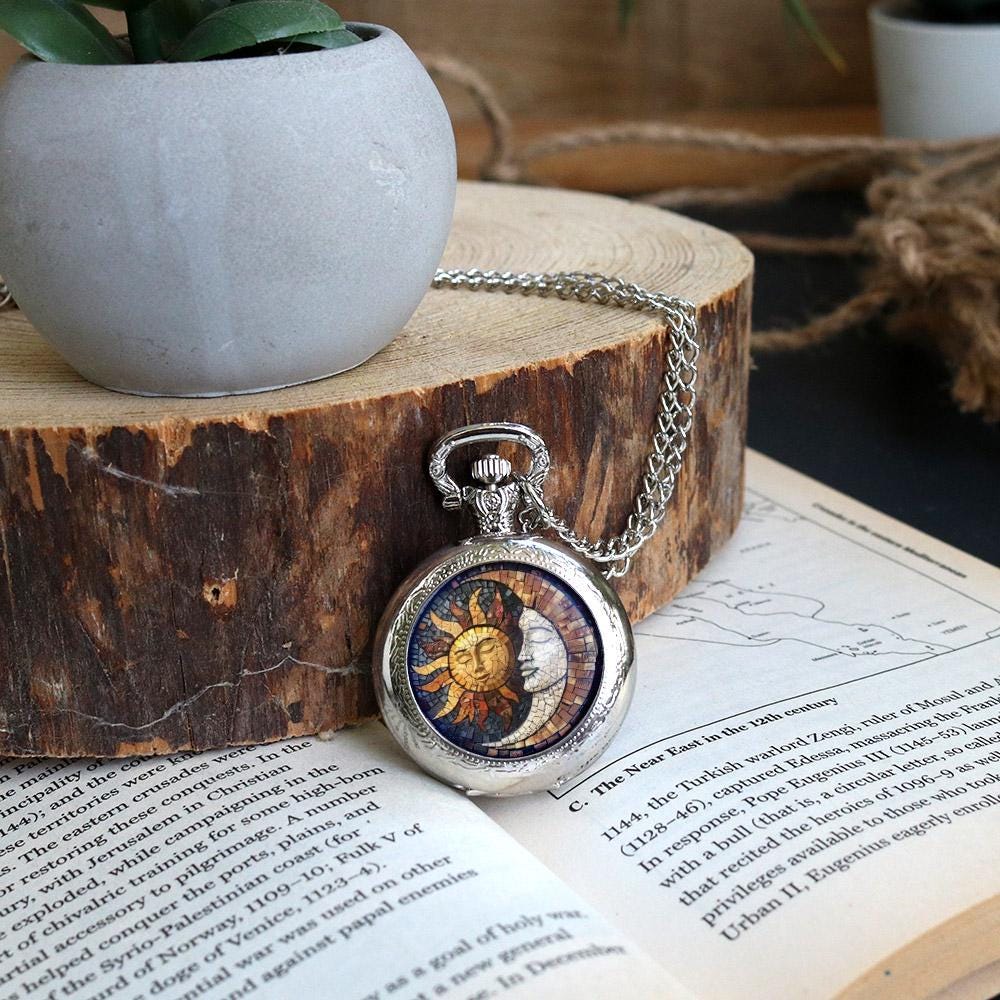 Montre De Poche Rétro à Gousset Avec Chaîne - Motif étoiles, Lune, Fleurs - Quartz - Laiton Doré