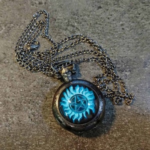 Übernatürliche Anti-Besessenheits-Taschenuhr – Schutzsiegel-Gothic-Uhr – Paranormaler Talisman zur spirituellen Verteidigung – Schutzgeschenk