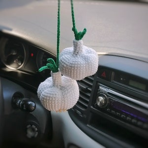 Crochet Garlic Car Charm – Funny Rearview Mirror Accessory, Handmade Gift, Soft Amigurumi Decor, Anti-Evil Eye Joke