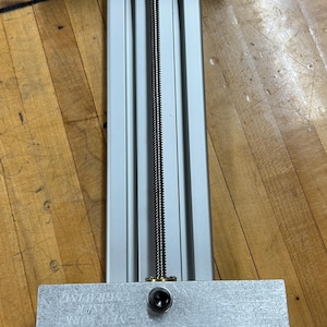 12 Zoll, Faserlaser Schneiden & Gravieren Metall Schraubstock, Metallblech, Kunststoff,Acryl. Visitenkartenkennzeichnungsausschnitt. Hergestellt in den USA