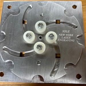 Portabrocas o morsa autocentrante de aluminio para grabado láser. Láseres UV de CO2 de fibra de pórtico Galvo. Monedas de desafío, anillos, etc., capacidad de 105 mm