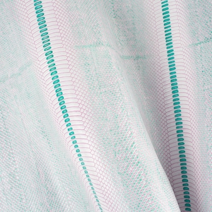 Peut inclure: Tissu blanc à motif peau de serpent et deux bandes verticales, une rose et une turquoise.
