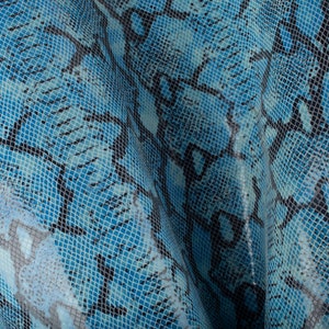 Blue/Black Python Embossed Print ITALIAN Leather Calf Cow Hide Scraps Scrap Square Pieces Échantillons de échantillons 5x5-20x20in. Art 2