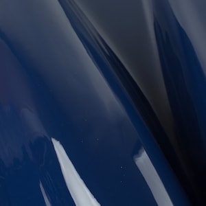 BLU Vernice lucida Mancanza Pelle ITALIANA Ritagli di pelle di vitello Scarti Pezzi quadrati Campioni Campioni 5x5-20x20 pollici.