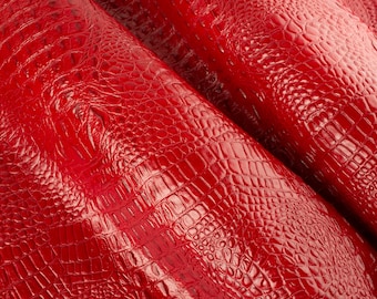 Retazos de cuero italiano rojo con relieve de cocodrilo: de 5x5 a 20x20 pulgadas.
