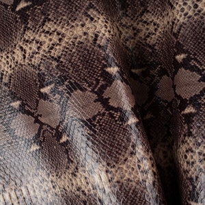 Beige/Braun ITALIAN Python Print ITALIENISCHEs Leder Kalbleder Kuhfell Scraps Scraps Square Pieces Swatches Samples 15x5-20x20in.