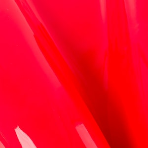 Campioni di pelle di vitello, di mucca, di pezzi quadrati, di scarti, di campioni, di colore corallo neon ITALIANO, lucido e verniciato, 5x5-20 x 20 pollici.