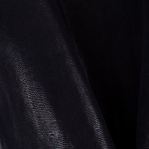 Iguana azul negra con destellos Estampado en relieve ITALIANO Piel de cordero piel de oveja piel de piel de napa (6+ pies cuadrados)