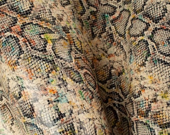Retazos de cuero repujado multicolor con estampado de pitón, piel de becerro italiana.