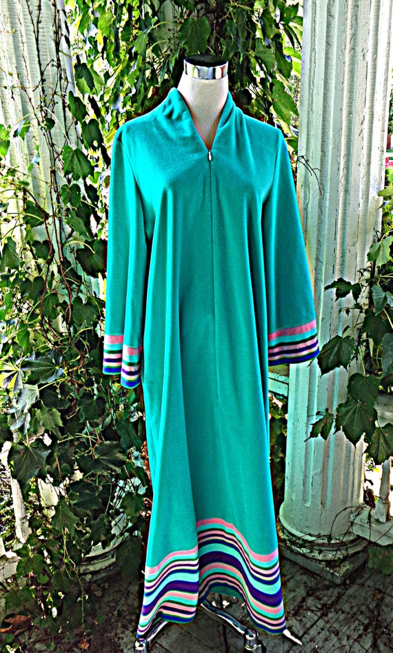 Vanity Fair Turquoise Robe Size 16 Bust 42