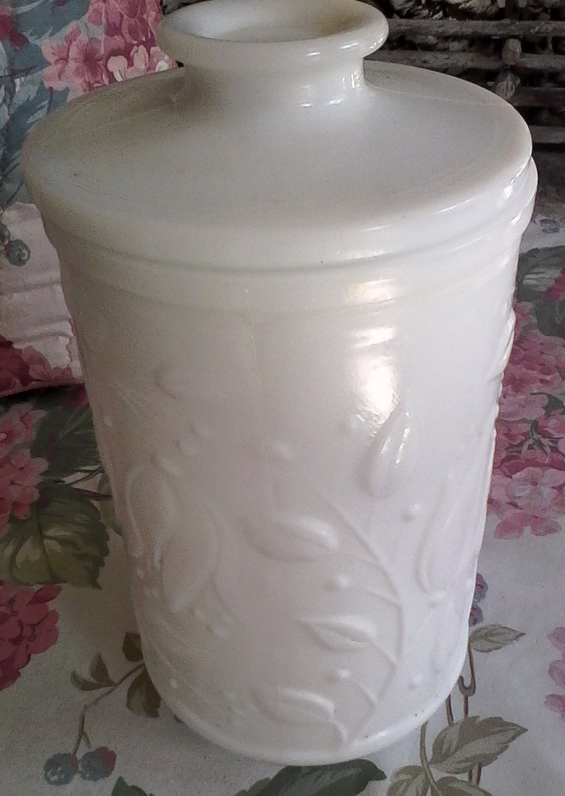 Pot à Pharmacie // Opaline Blanc Vintage