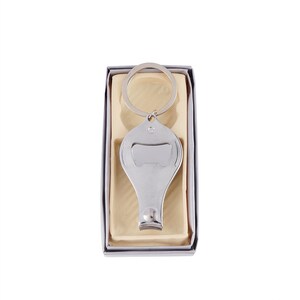 Peut inclure: Un porte-cl&eacute;s ouvre-bouteille et coupe-ongles en argent dans une bo&icirc;te blanche avec une bordure argent&eacute;e.
