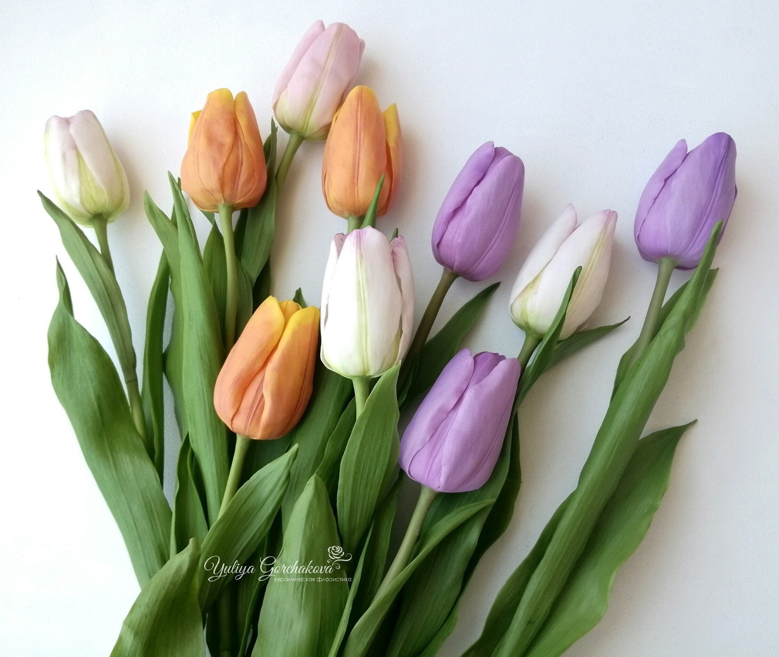 украшение из тюльпанов. полимерная глина тюльпан. тюльпаны из глины. тюльпаны из полимерной глины. тюльпаны из холодного фарфора.