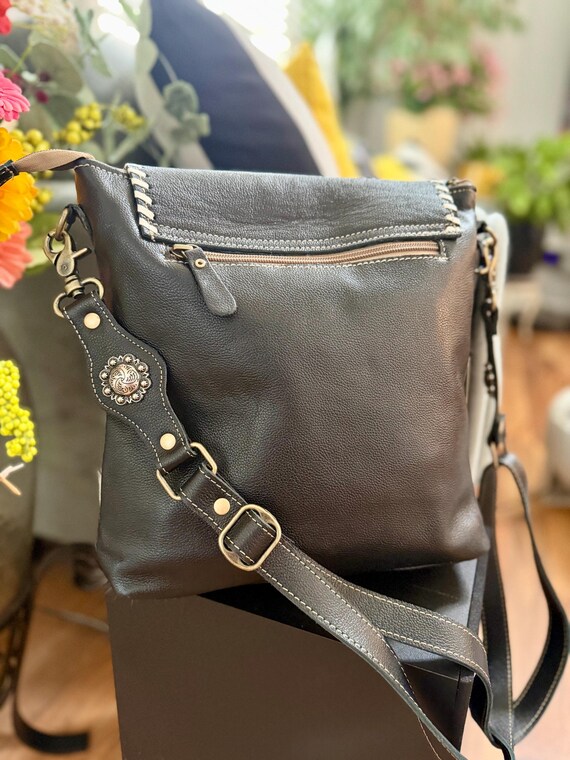 手作り？馬　彫刻　ショルダーバッグ　カバン　ウエスタン　革製品　アンティーク馬具 注文 手作り？馬 彫刻 ショルダーバッグ カバン ウエスタン 革製品