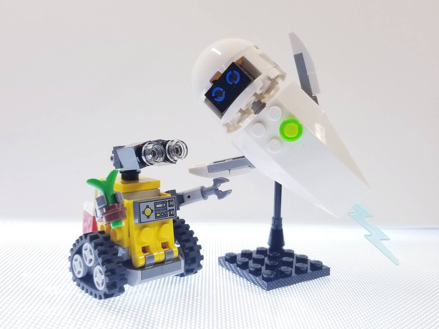 Lego WALL-E and EVE moc : r/Pixar