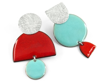 Desigual enamel earrings. Blue and red asymmetric earrings. Colorful earrings. Original enamel earrings. Drop post original earrings
