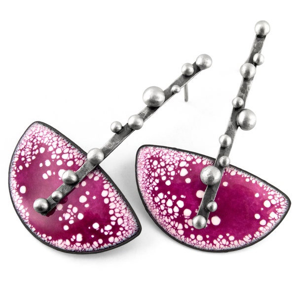 Pendientes largos de plata y esmalte rosa. Pendientes esmaltados. Pendientes originales largos. Pendientes elegantes de plata. Joyas únicas