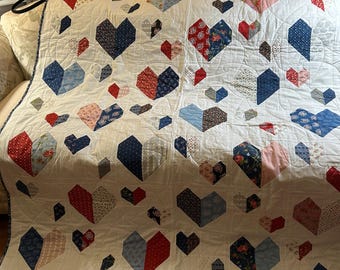 Edredón de corazones, edredón hecho a mano, edredón moderno, edredón de regalo, regalo de baby shower, edredón de tiro, edredón de colores brillantes