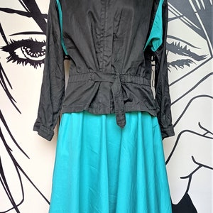 Vintage women's black and emerald green cotton suit, original from the 80s
