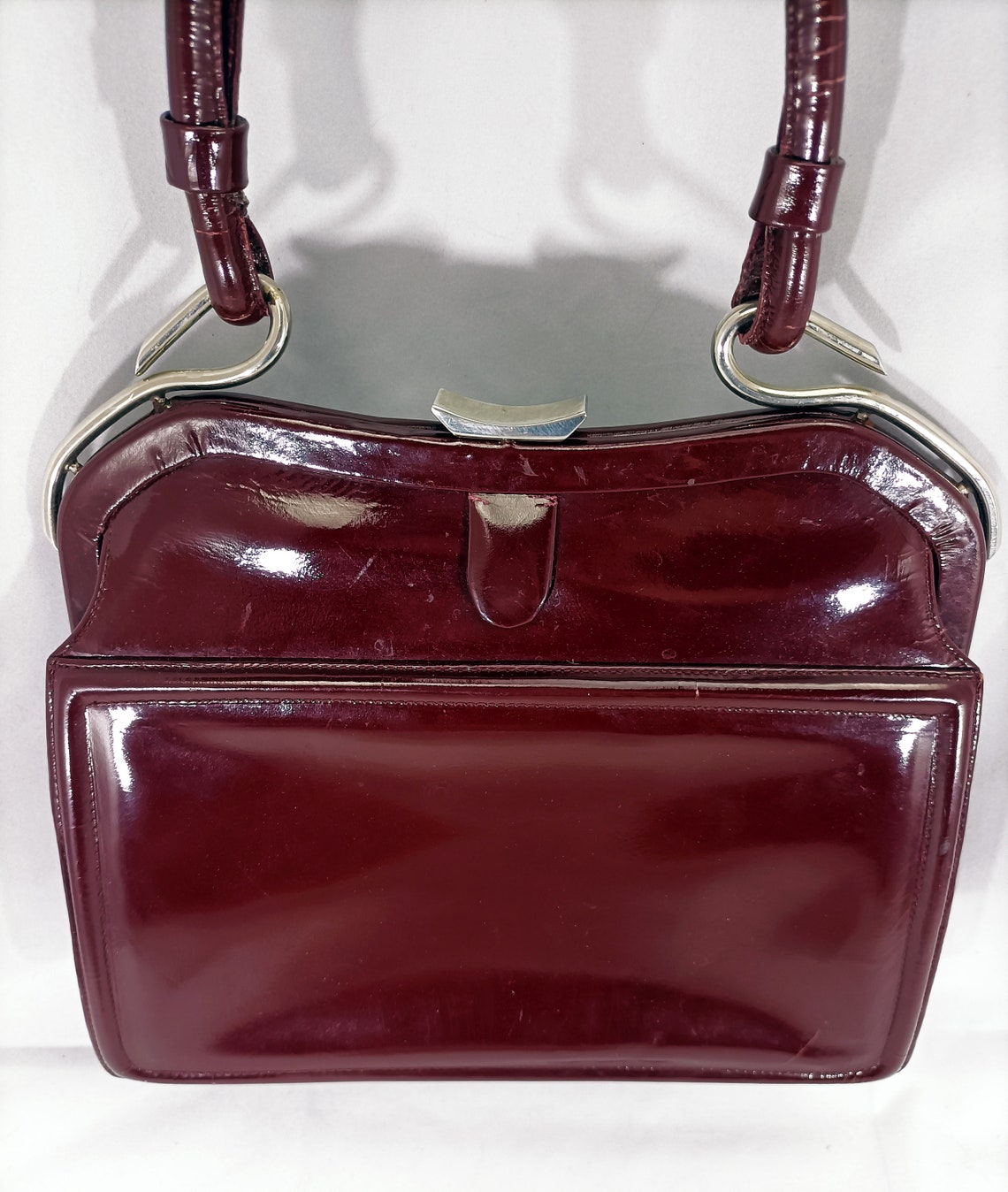 Borsetta vintage anni ‘60 in pelle lucida, foto 3 di 5