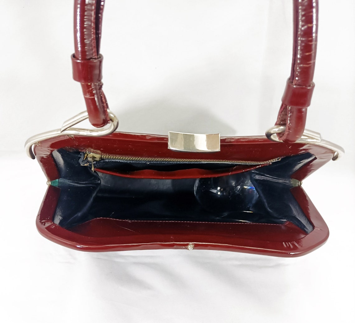 Borsetta vintage anni ‘60 in pelle lucida, foto 4 di 5