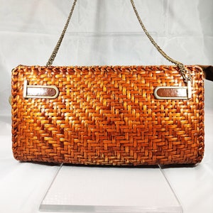 Elegante bolso de paja vintage de los años 70