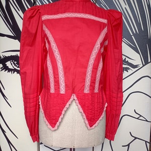 Vintage Belle Epoque style shirt in strawberry red cotton, original from the 80s