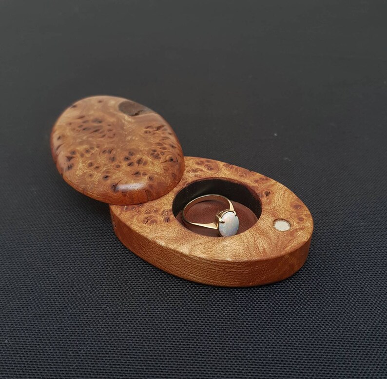 pebble ring box