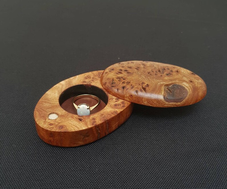 pebble ring box