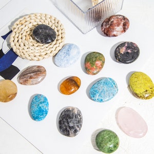 Wholesale Lot 1 lbs Natural Mixed Crystal Palm Stone Healing Crystal