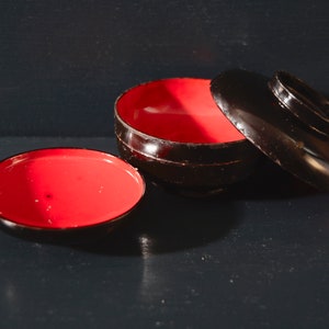 Antique Lacquer Small Nesting Bowl Set