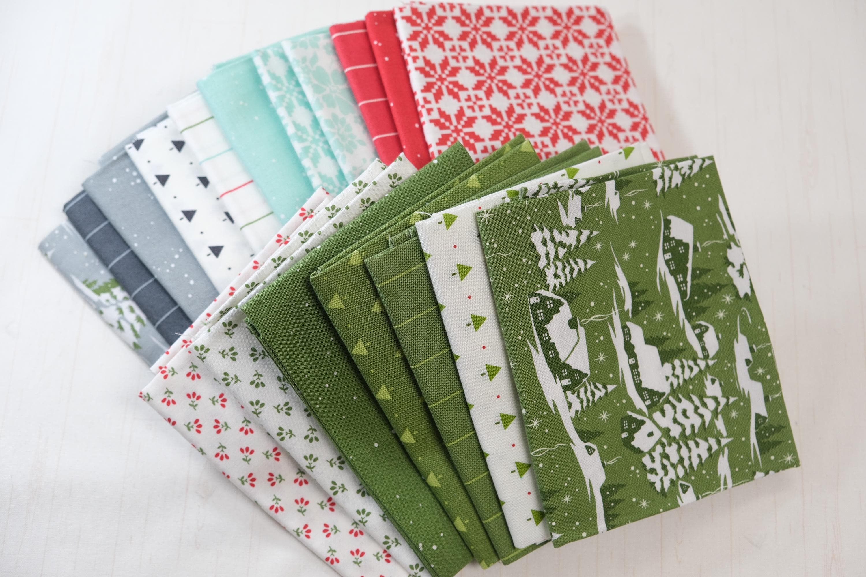 Moda Merry Little Christmas by Bonnie and Camille - Fat Quarter Bundle - 18ct