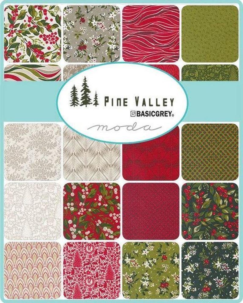 Peut inclure: Un assortiment de carr&eacute;s de tissu avec divers motifs et couleurs. Les motifs comprennent des motifs floraux, de baies et abstraits en rouge, vert, blanc et beige. Le texte "Pine Valley" et "basicgrey moda" sont visibles.