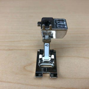Old Style (Red Pkg) - BERNINA - #40C Sideways-motion Foot - Genuine Part