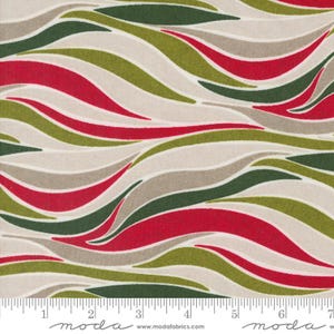 Peut inclure: Tissu avec un motif fluide en forme de vagues en rouge, vert, gris et blanc cass&eacute;. Le motif pr&eacute;sente des lignes courbes qui cr&eacute;ent une sensation de mouvement. Le tissu a une r&egrave;gle le long du bord inf&eacute;rieur avec le mot "moda" imprim&eacute; dessus.