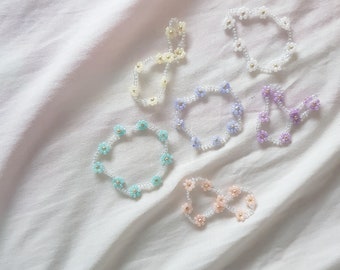 Pastel Beaded Flower Bracelet, Cute Gift for Her, Best Friend Matching Bracelets, Cottagecore Daisy Chain Jewelry, Stretchy Summer Bracelet