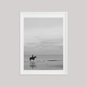 Pferd am Strand Druck, Pferd Fotografie, schwarzweiße Pferd Fotodruck, Kinderzimmer Tier Wandkunst, schwarzweißer Stranddruck